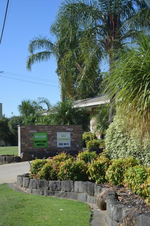 River Gums Motor Inn grounds